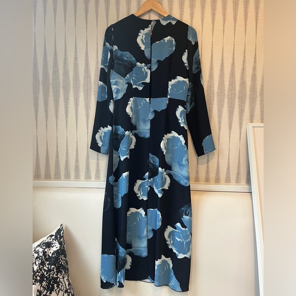 Babaton Floral Maxidress with side slit and long sleeves - Picture 2 of 5